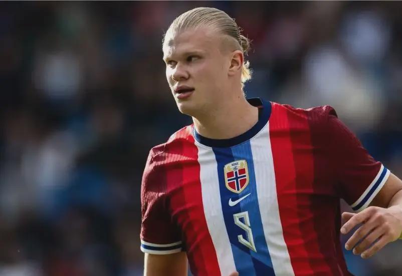 足球报：海港内部鼓励球员放开去打，高层无条件信任穆斯卡特